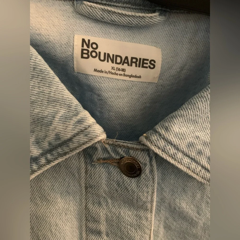 👖🌼2 for $45🌼👖NWT Oversized Super Light Blue wash Cotton Denim Jacket - Picture 10 of 10